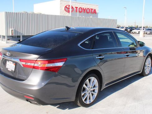 Used 2013 Toyota Avalon Limited image 3