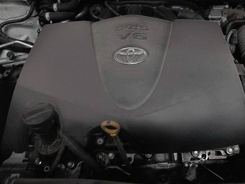 Used 2022 Toyota Highlander XSE FWD image 18