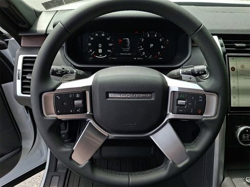 New 2025 Land Rover Discovery S image 16