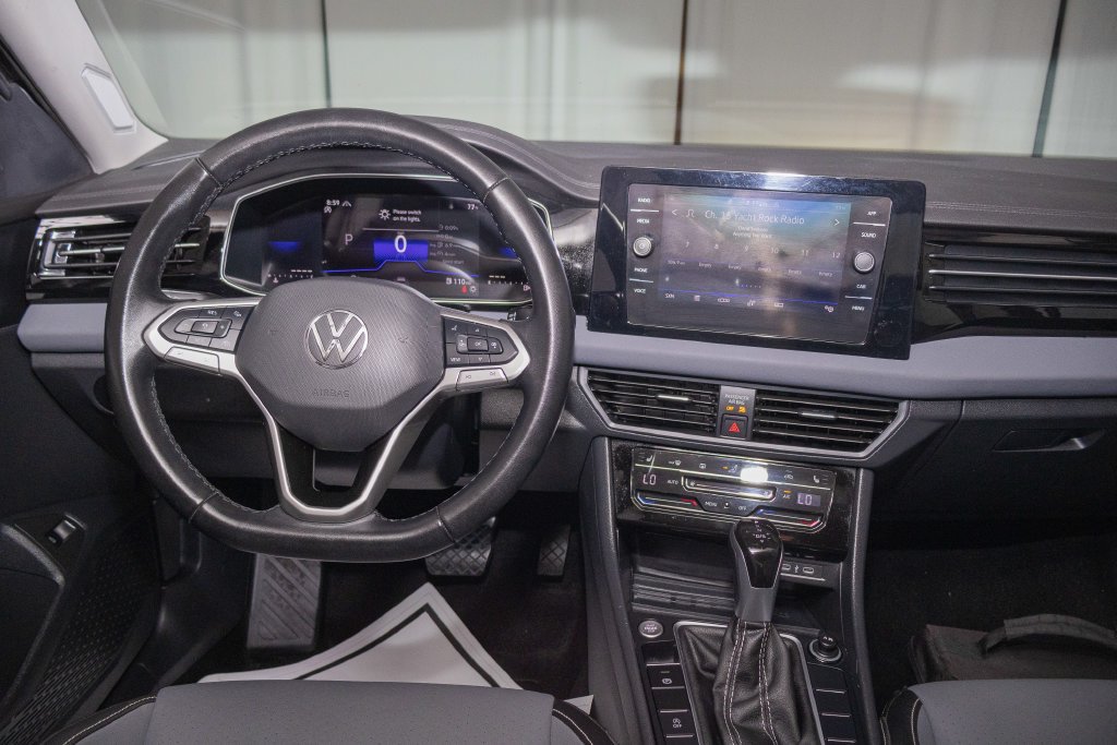 Used 2025 Volkswagen Jetta SE FWD image 16