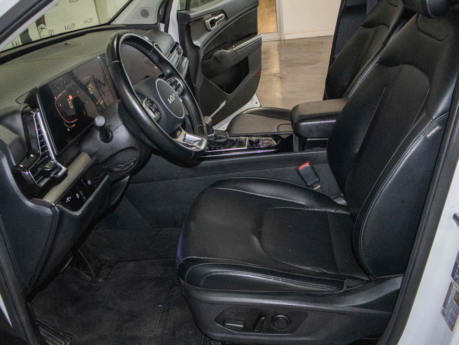 Used 2024 Kia Sportage EX FWD image 8
