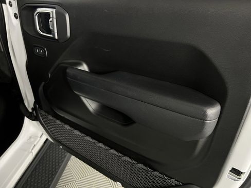 Used 2024 Jeep Wrangler Sport S image 34