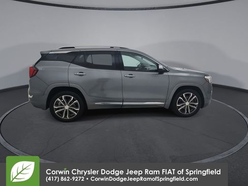 Used 2020 GMC Terrain Denali w/ Denali Premium Package FWD image 9