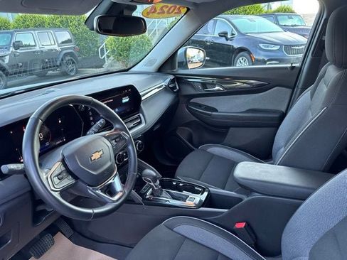 Used 2024 Chevrolet TrailBlazer LT w/ Convenience Package FWD image 10