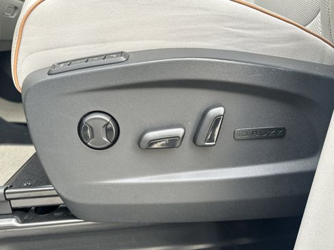 Used 2025 Volkswagen ID. Buzz 1st Edition image 34