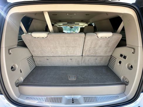 Used 2017 Cadillac Escalade Luxury AWD/4WD image 26