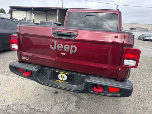 Used 2022 Jeep Gladiator Rubicon w/ Cold Weather Group AWD/4WD image 6