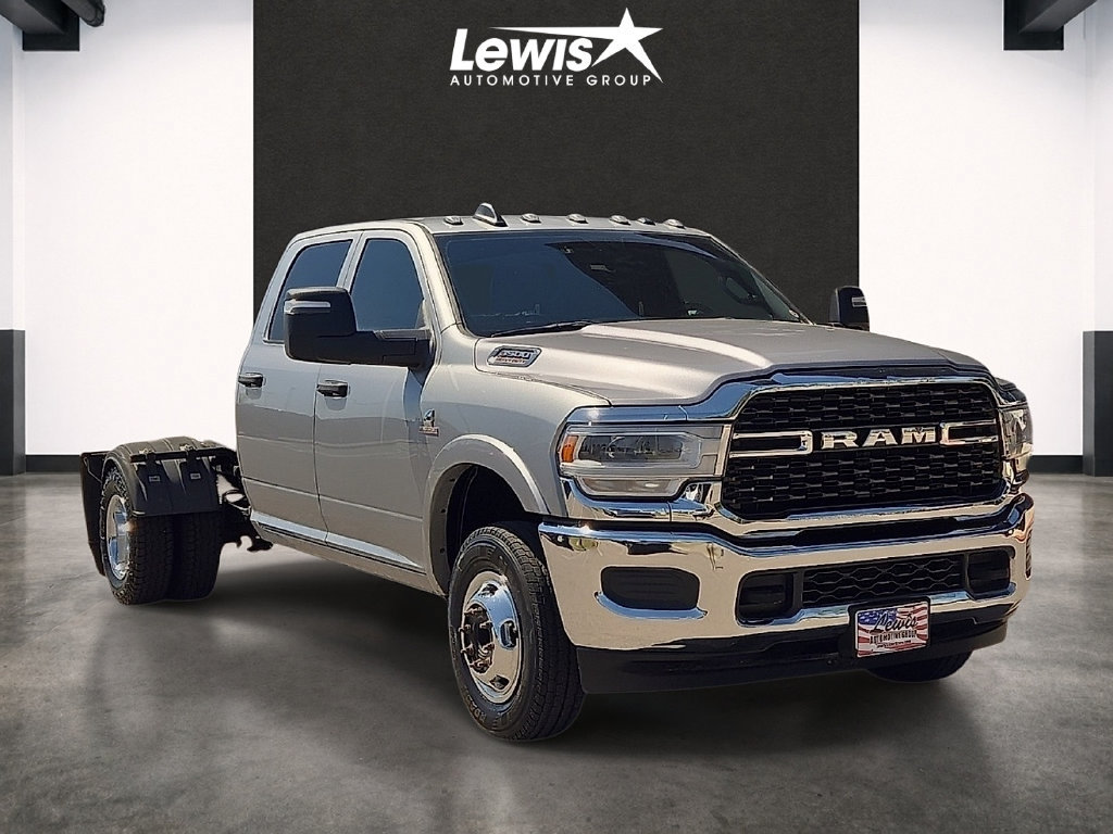 Used 2023 RAM 3500 Tradesman w/ Chrome Appearance Group AWD/4WD image 6