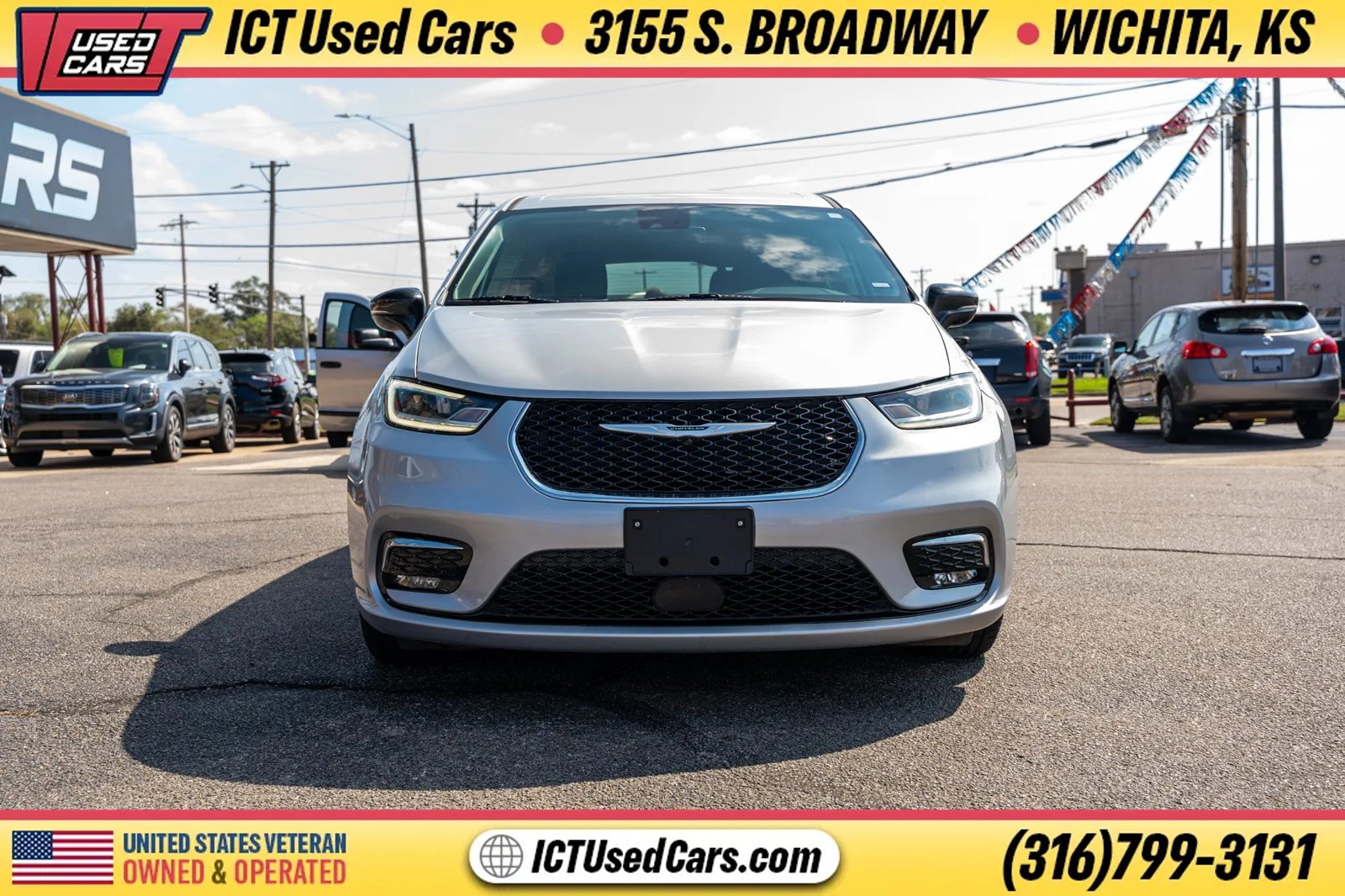 Used 2024 Chrysler Pacifica Touring-L FWD image 10