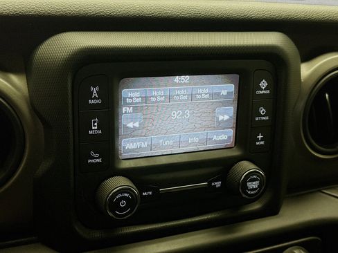 Used 2018 Jeep Wrangler Sport image 11