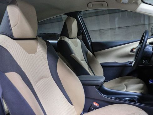 Certified 2018 Toyota Prius Two w/ Prius Two Safety Plus Package FWD image 19