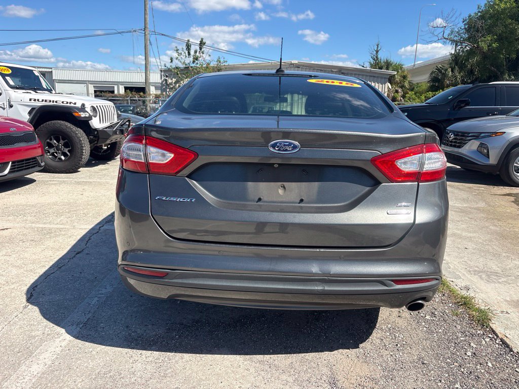 Used 2015 Ford Fusion SE w/ Equipment Group 202A FWD image 4
