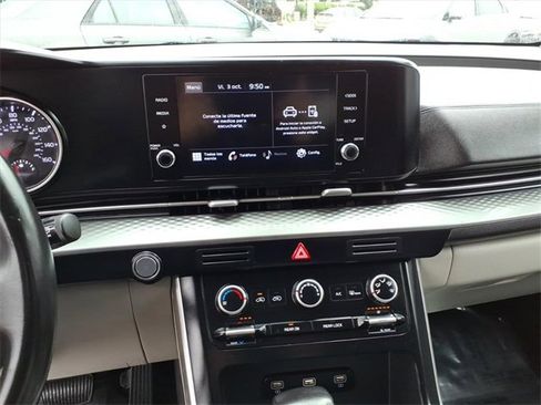 Used 2022 Kia Carnival LX image 18