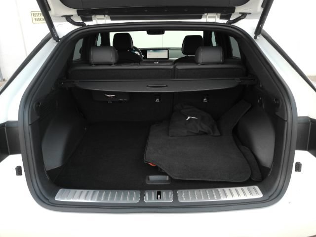 Used 2024 Genesis GV60 RWD image 28
