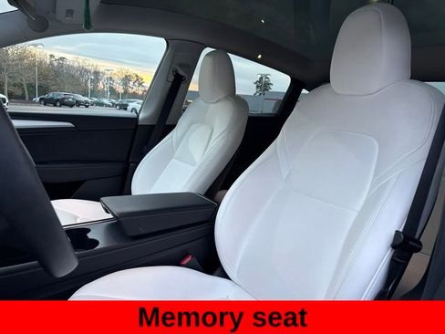 Used 2025 Tesla Model Y Long Range image 18