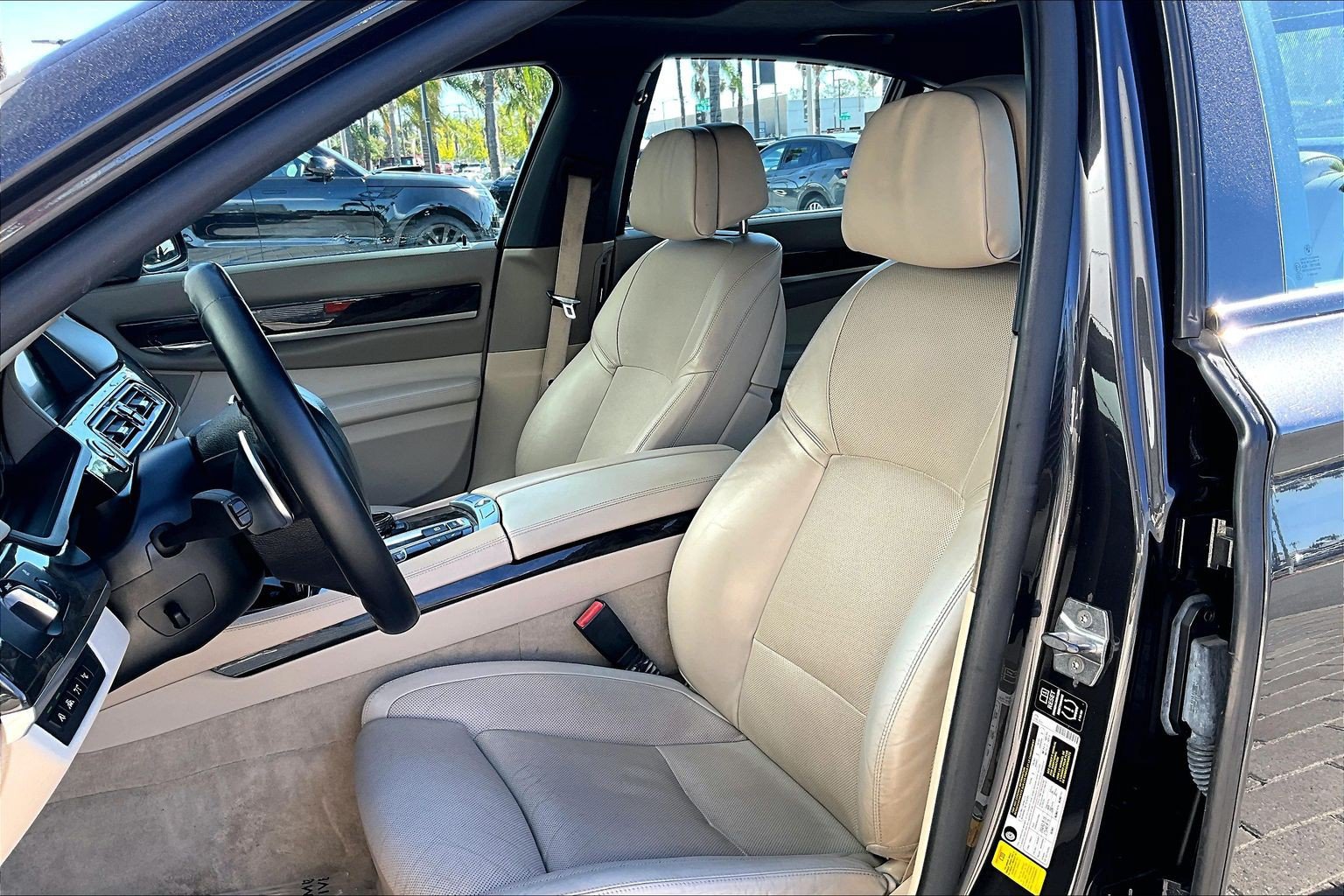 Used 2014 BMW 750i RWD image 25