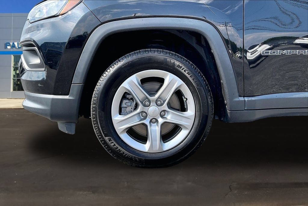 Used 2023 Jeep Compass Latitude AWD/4WD image 33