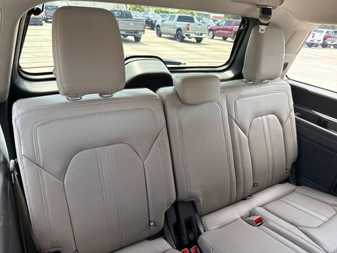 Used 2020 Ford Expedition Limited w/ Equipment Group 302A AWD/4WD image 31
