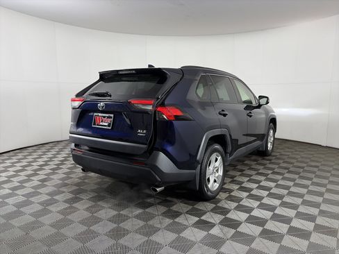 Used 2020 Toyota RAV4 XLE image 21