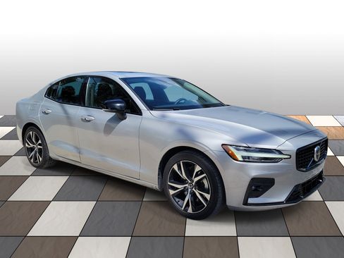 Used 2024 Volvo S60 B5 Core image 3