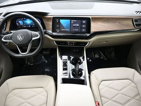 Used 2024 Volkswagen Atlas SE FWD image 21