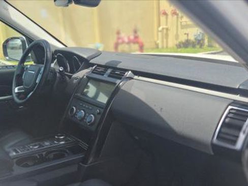 Used 2019 Land Rover Discovery SE image 22