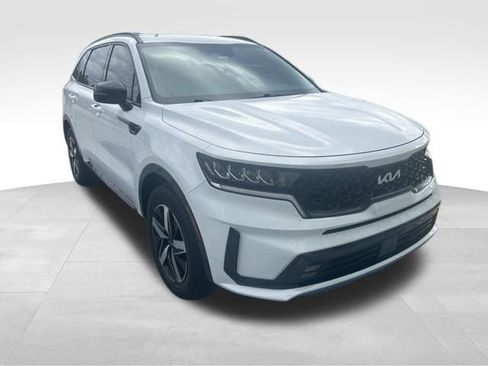 Used 2022 Kia Sorento EX image 3