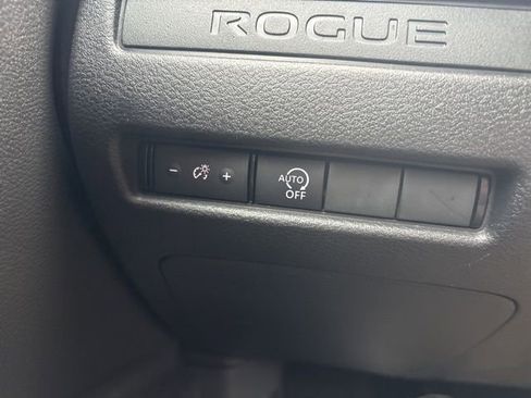 Used 2023 Nissan Rogue S image 22