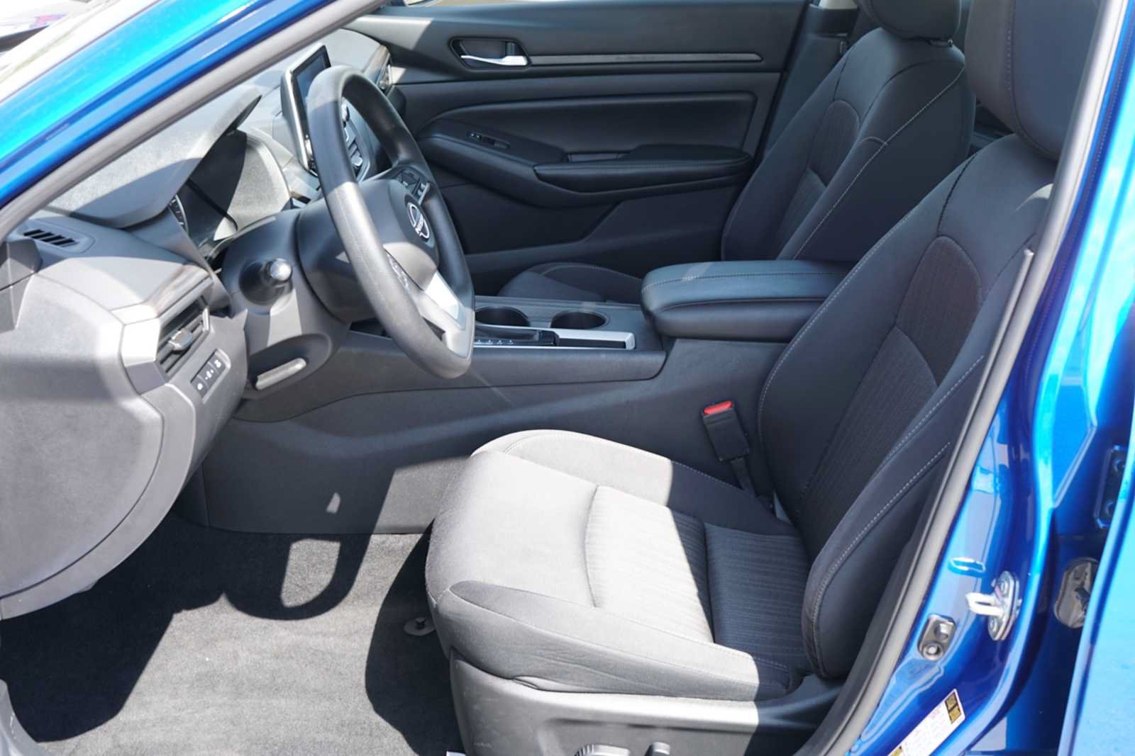 Used 2025 Nissan Altima 2.5 SV FWD image 8