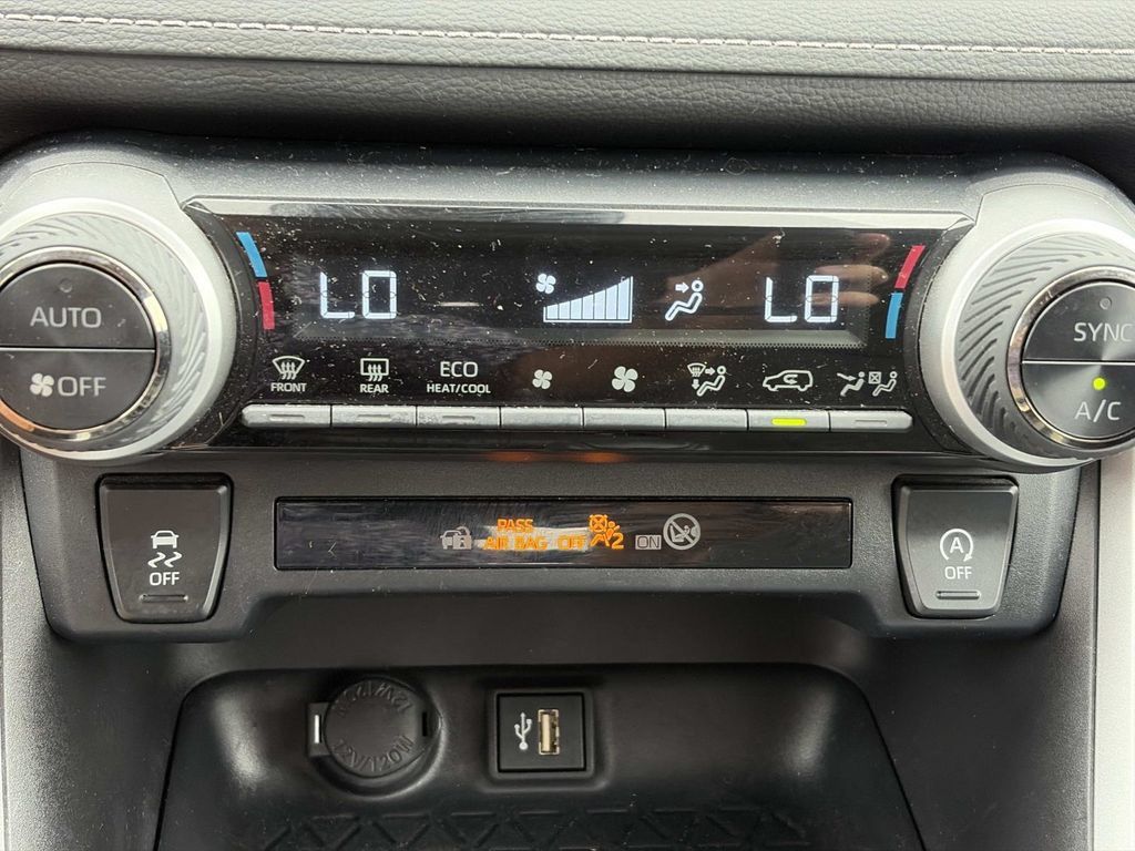 Used 2023 Toyota RAV4 XLE AWD/4WD image 30