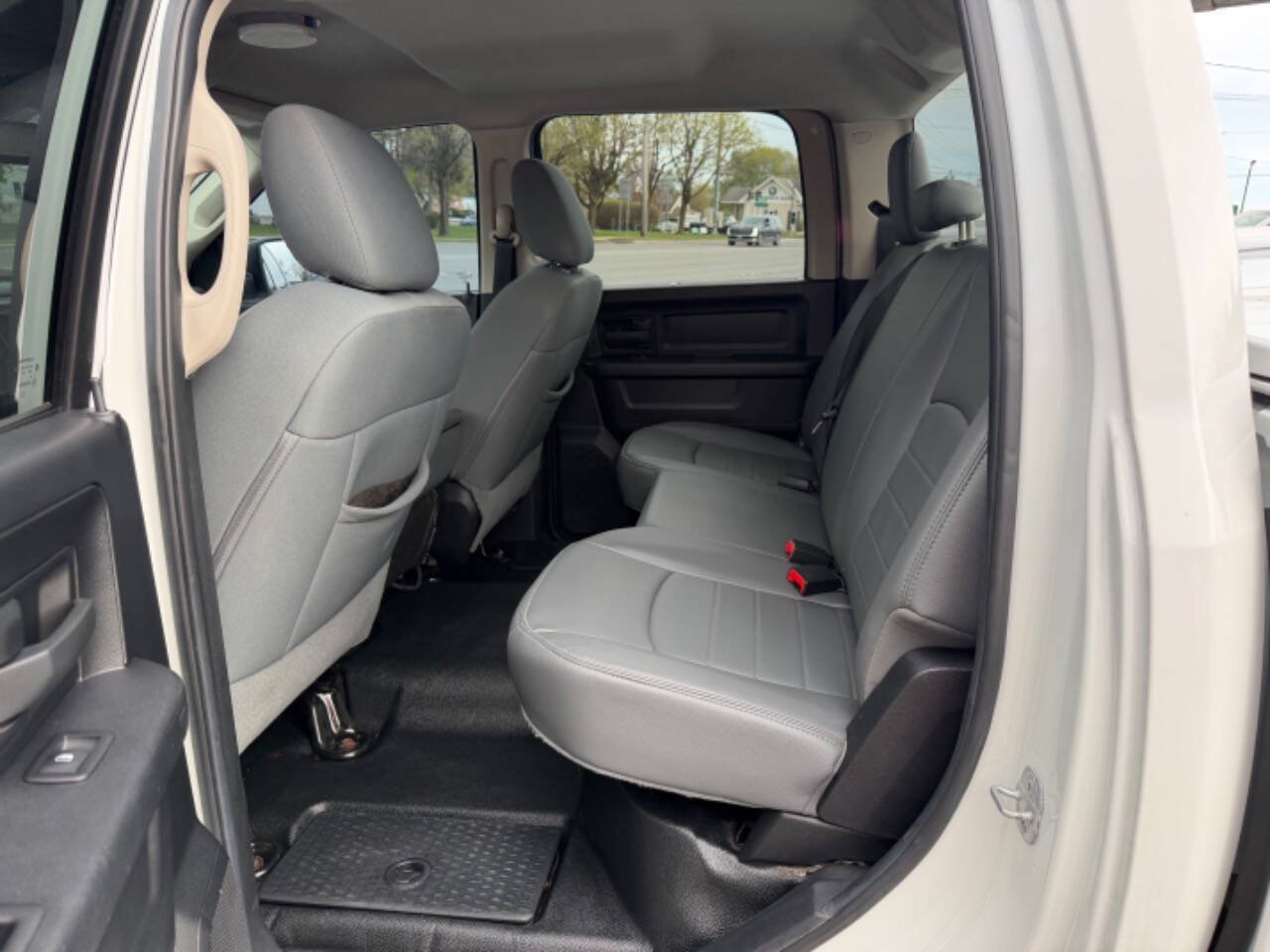 Used 2014 RAM 1500 4x4 Crew Cab w/ Remote Start & Security Group image 17