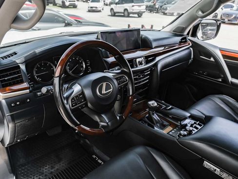Used 2021 Lexus LX 570 4WD w/ Luxury Package image 3