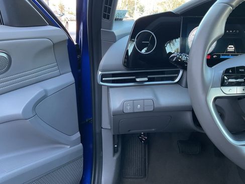Used 2025 Hyundai Elantra SEL image 26