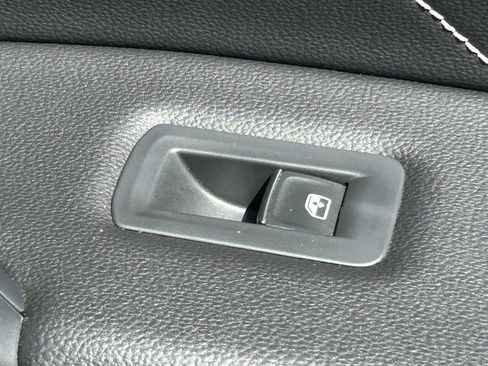 Used 2023 Volkswagen Tiguan SE FWD image 37