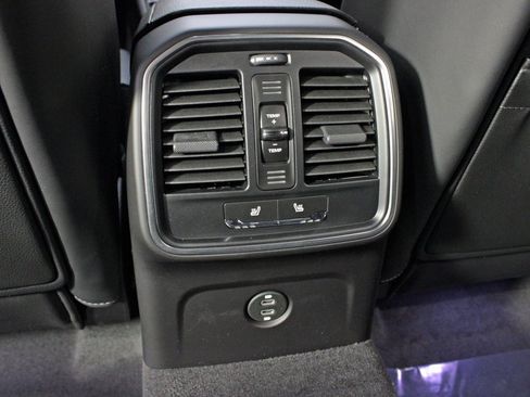 Used 2025 Porsche Macan image 35