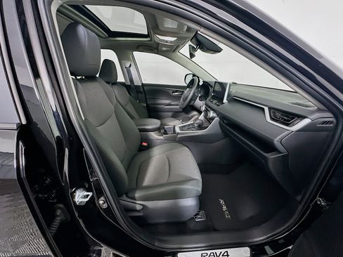 Used 2025 Toyota RAV4 XLE image 34