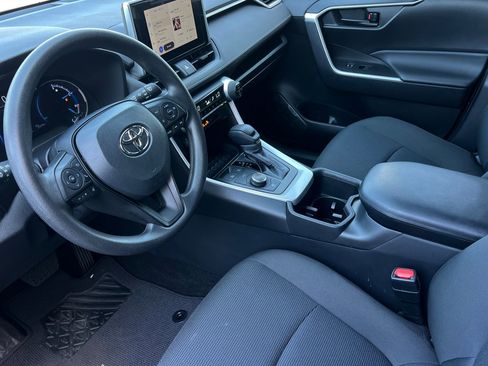 Certified 2023 Toyota RAV4 LE AWD/4WD image 9