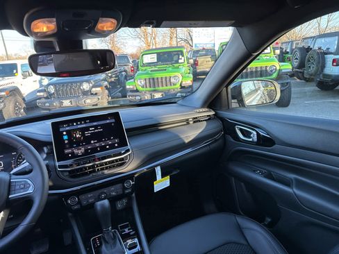 New 2026 Jeep Compass Latitude image 35