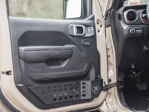 Used 2022 Jeep Gladiator Willys image 43