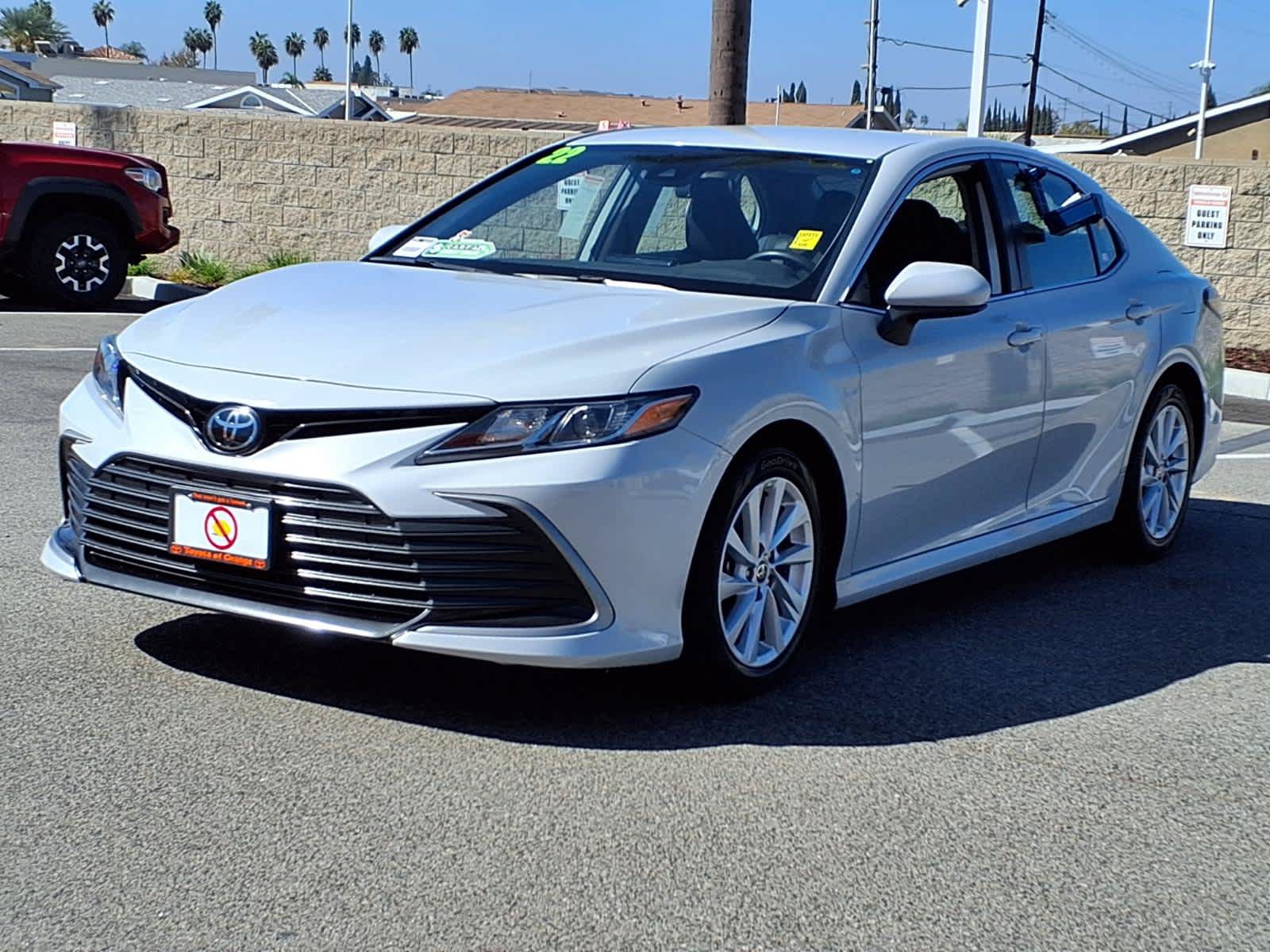 Used 2022 Toyota Camry LE FWD image 3