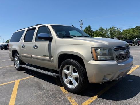 Used 2007 Chevrolet Suburban LTZ w/ LTZ Preferred Equipment Group AWD/4WD image 4