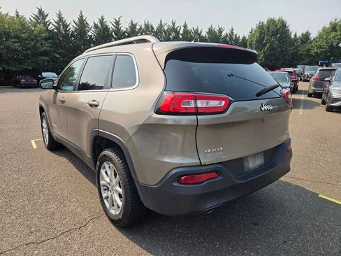 Used 2017 Jeep Cherokee Latitude w/ Cold Weather Group AWD/4WD image 5