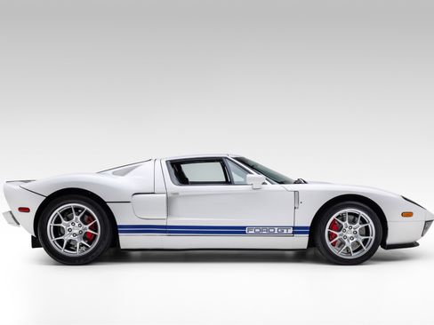 Used 2005 Ford GT RWD image 7