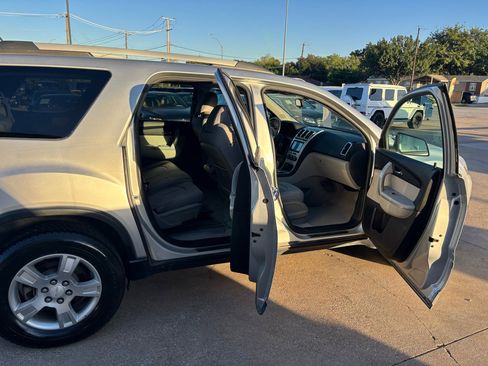 Used 2011 GMC Acadia SL w/ Preferred Package image 10