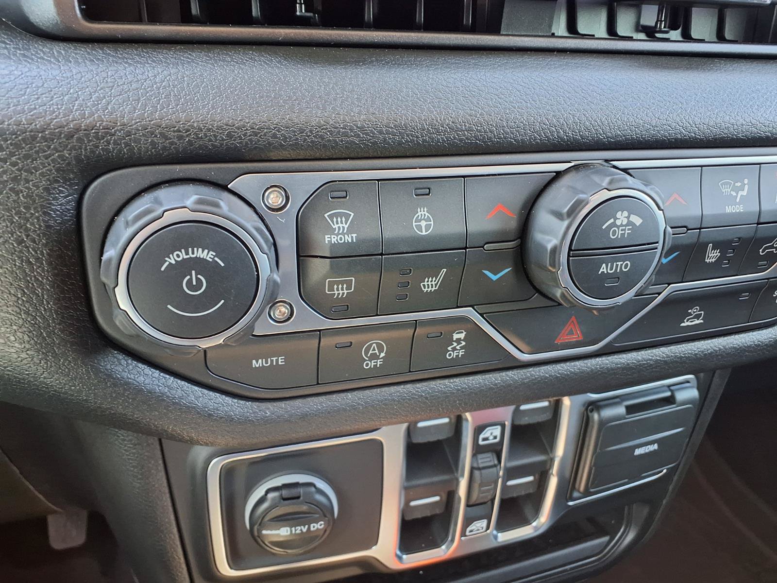 New 2026 Jeep Gladiator Sport AWD/4WD image 12