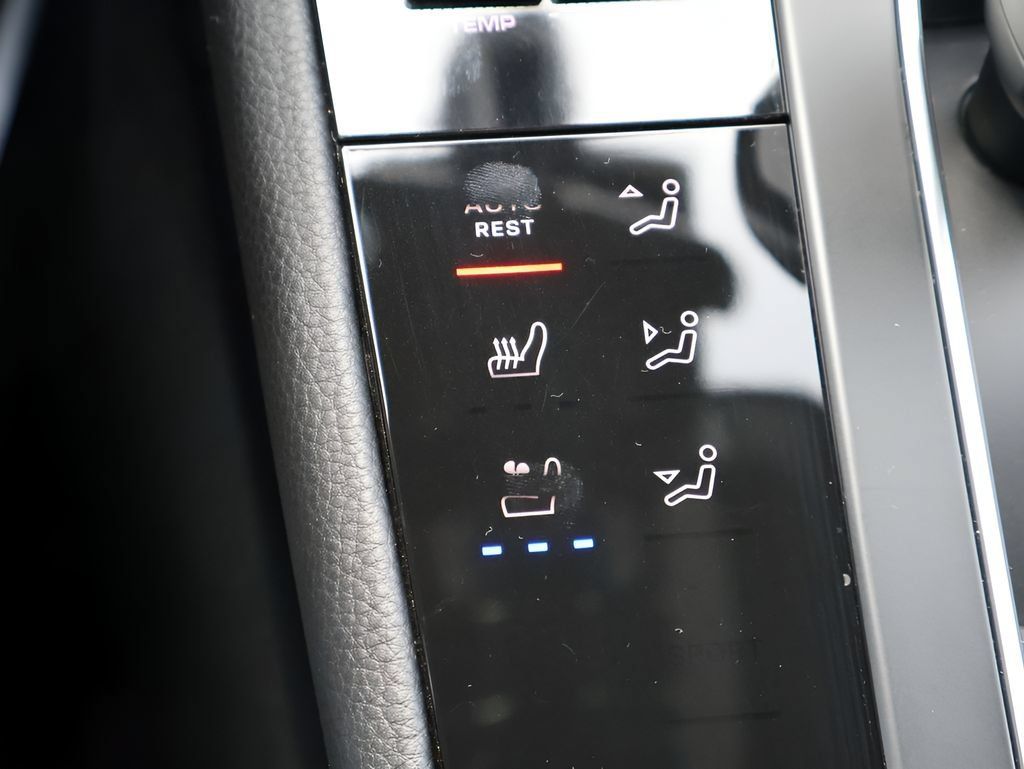 Used 2026 Porsche Macan AWD/4WD image 26