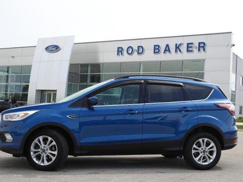 Certified 2017 Ford Escape SE w/ Equipment Group 201A FWD image 3