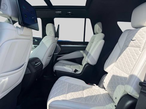 Used 2025 Cadillac Escalade Sport Platinum w/ LPO, Floor Liner Package AWD/4WD image 11