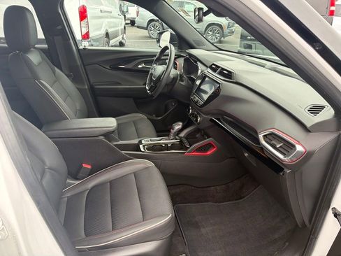 Used 2022 Chevrolet TrailBlazer RS w/ Sun and Liftgate Package AWD/4WD image 19