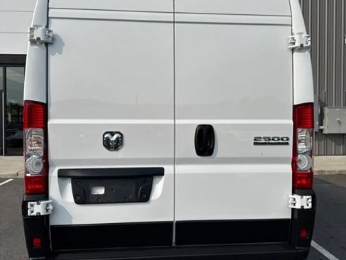 Used 2026 RAM ProMaster 2500 w/ Convenience Group FWD image 8